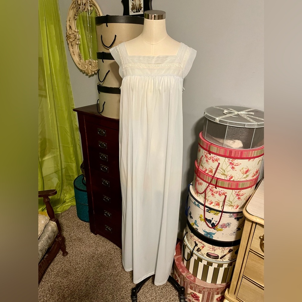 Vintage Munsingwear Nightgown - Picture 1 of 5
